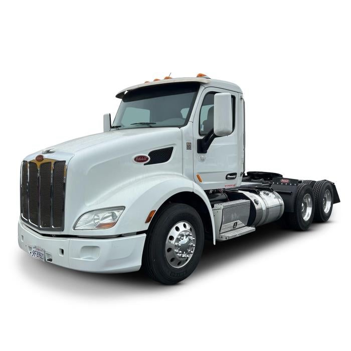 2020 Peterbilt 579 Base in White — front three-quarter view